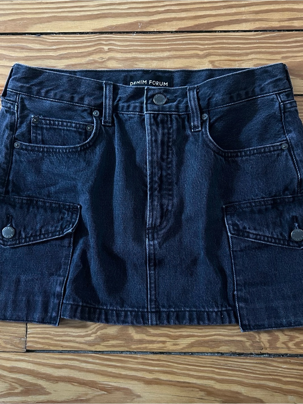 Aritzia Denim Forum The '90s Cargo Mini Denim Skirt Black Wash | Size 27